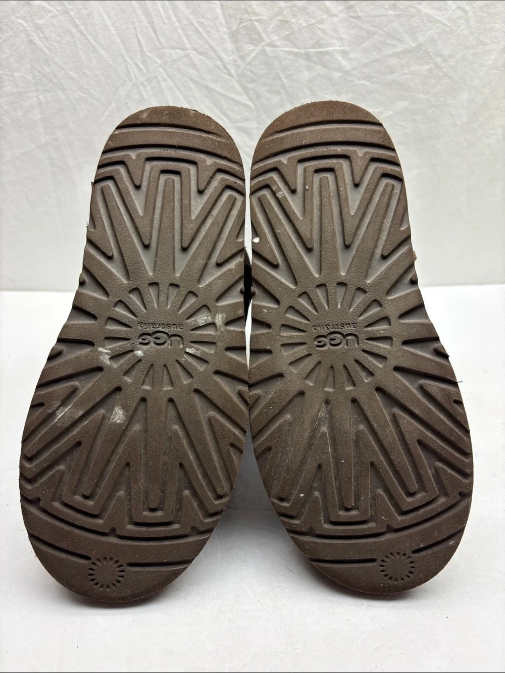 UGG Classic short boots, SZ 5 big girl, box 67
